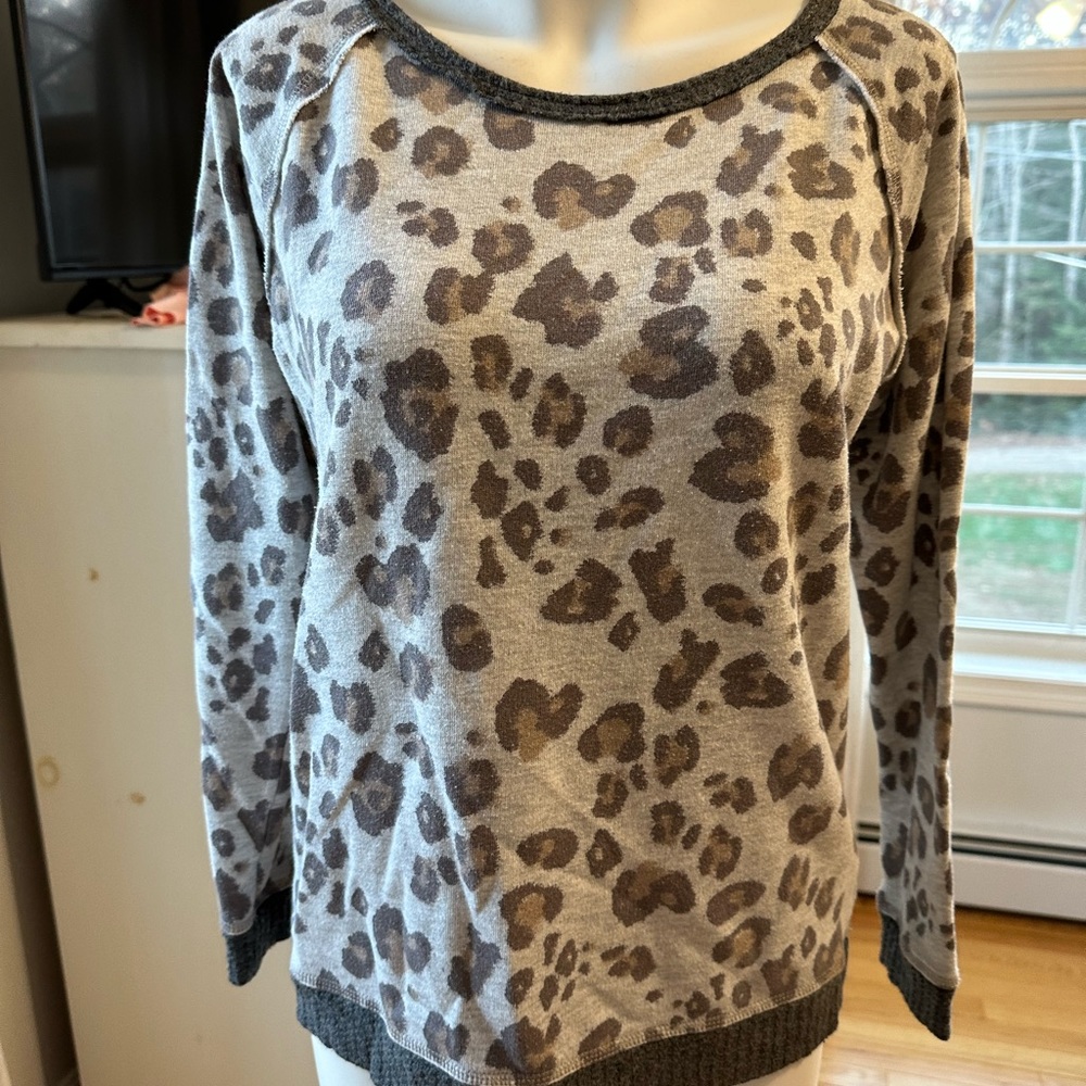 Women’s Knox Rose gray/white leopard print sweatshirt
